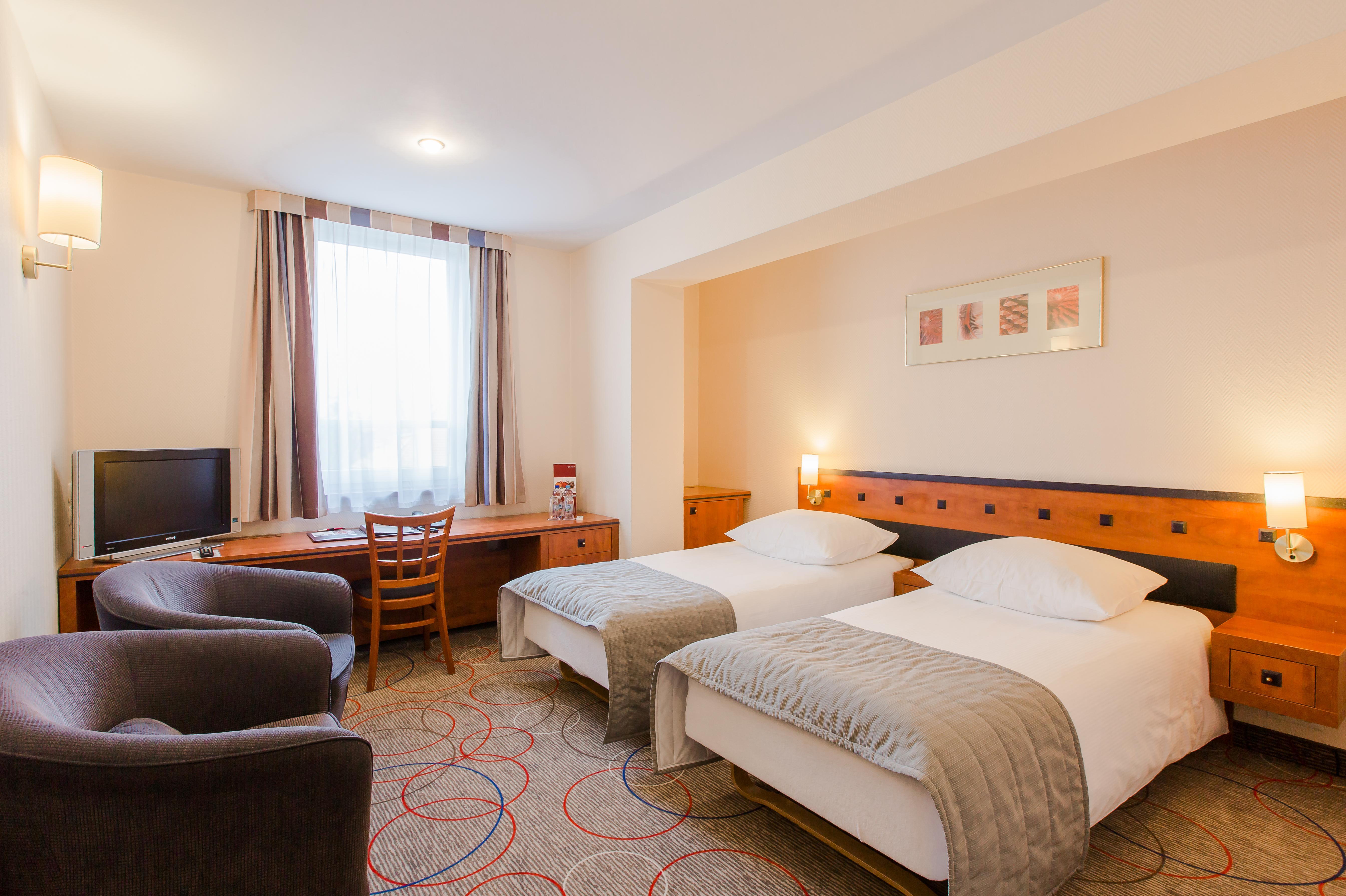 Qubus Hotel Glogow Exterior foto