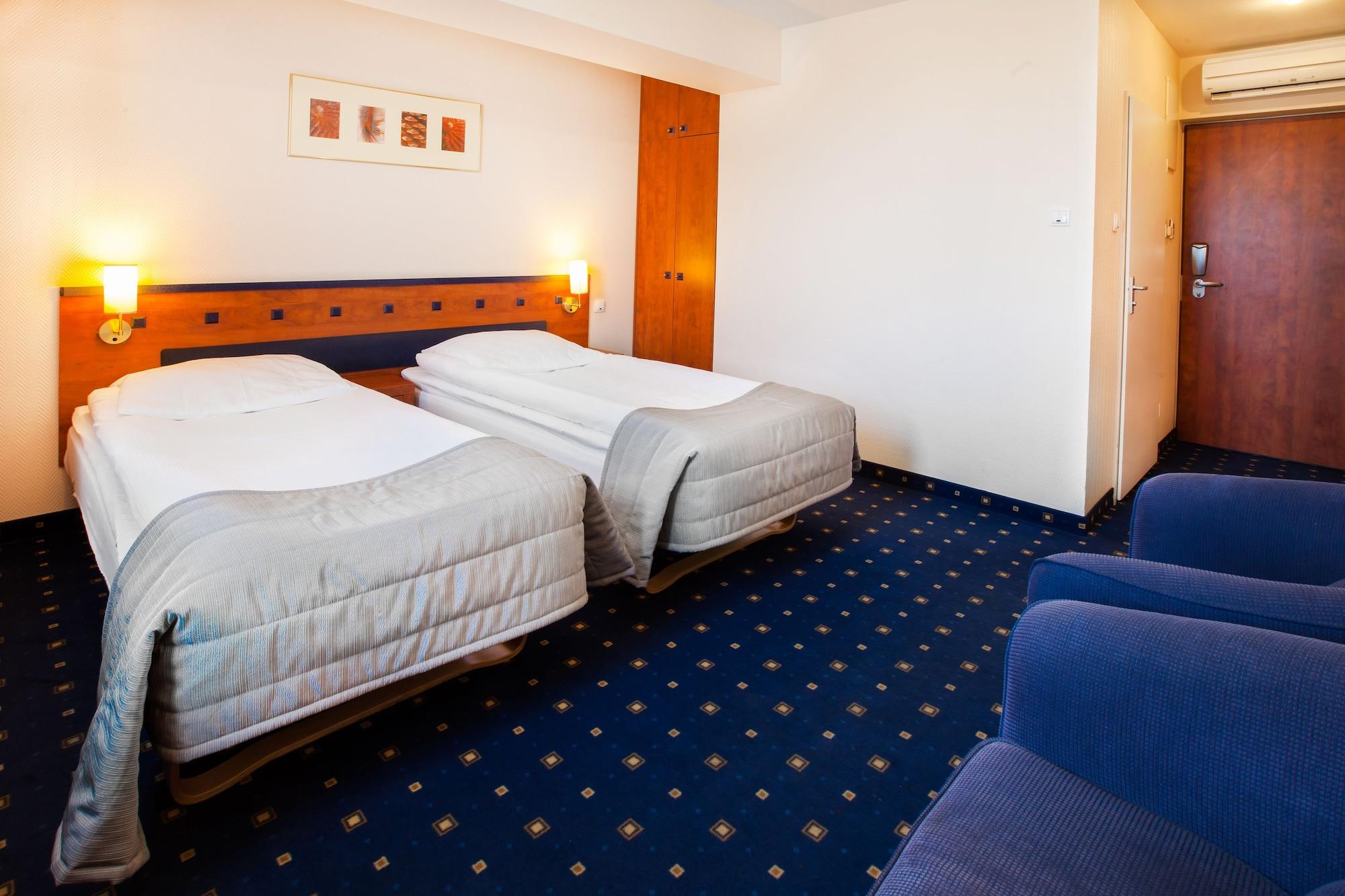 Qubus Hotel Glogow Exterior foto